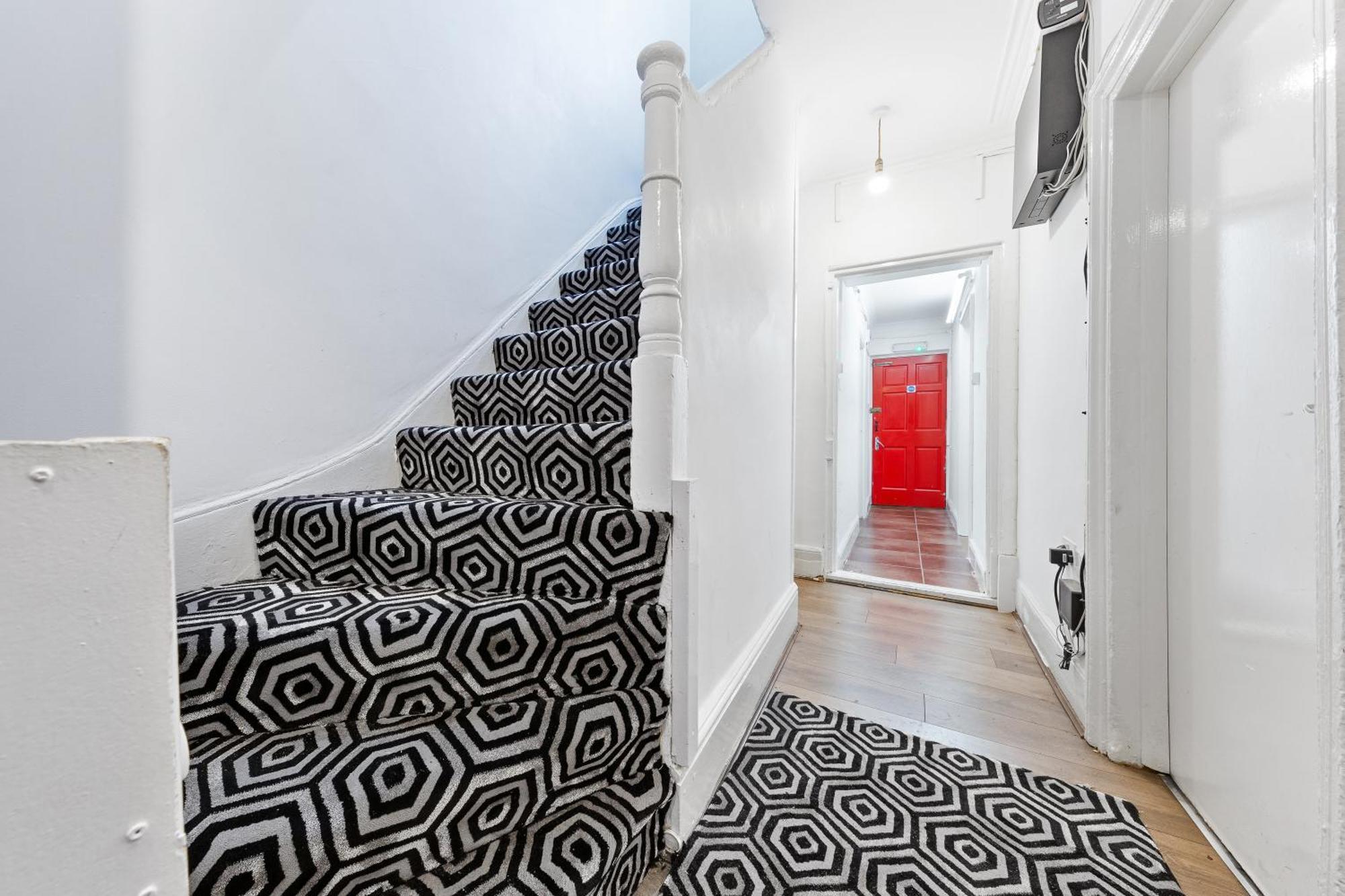 Charming 3br Near Tube - Walk To Cafes, Lloyd Park - Copeland 3br Combo Habitación en casa particular