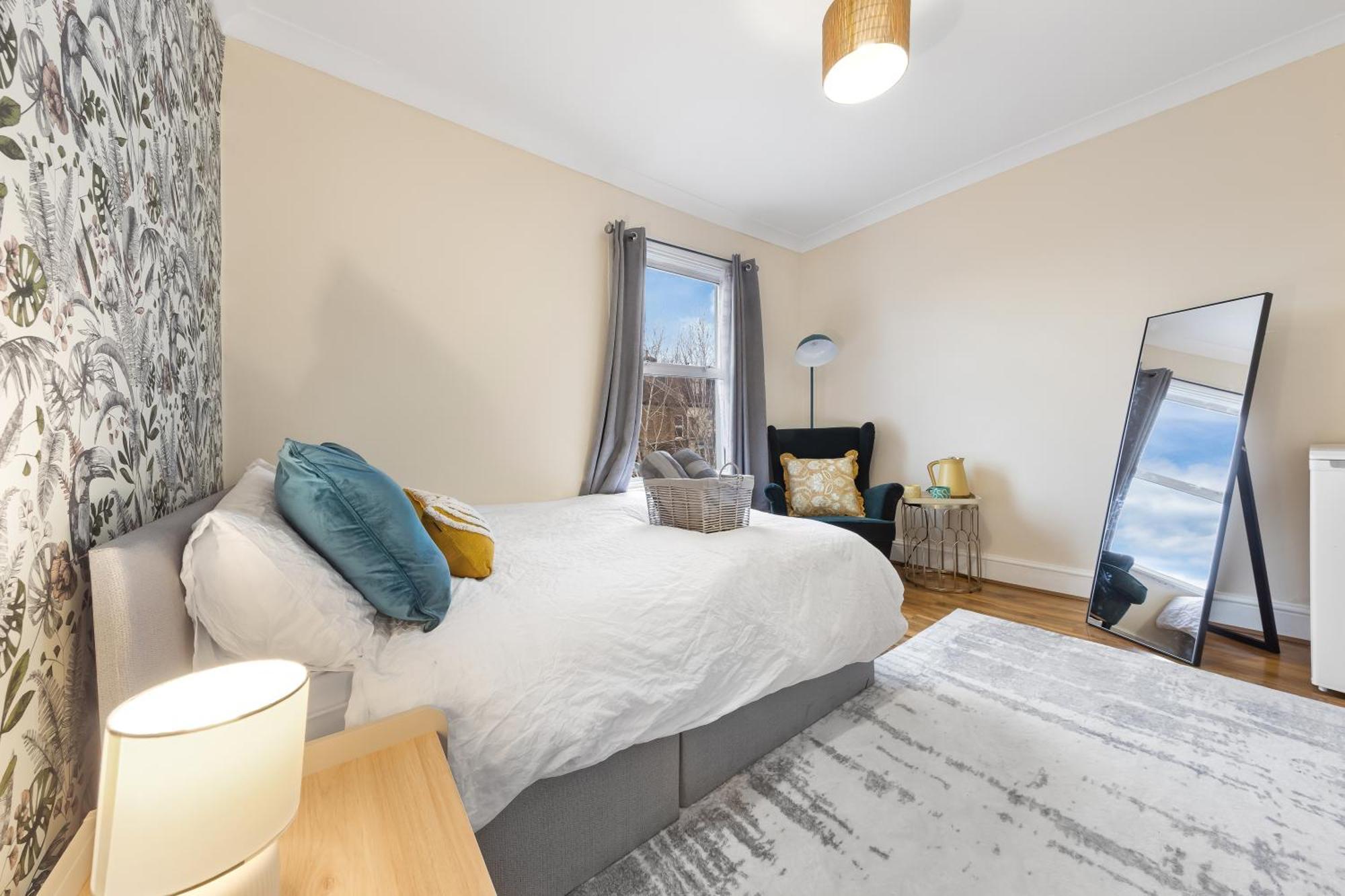 Habitación en casa particular Charming 3br Near Tube - Walk To Cafes, Lloyd Park - Copeland 3br Combo *