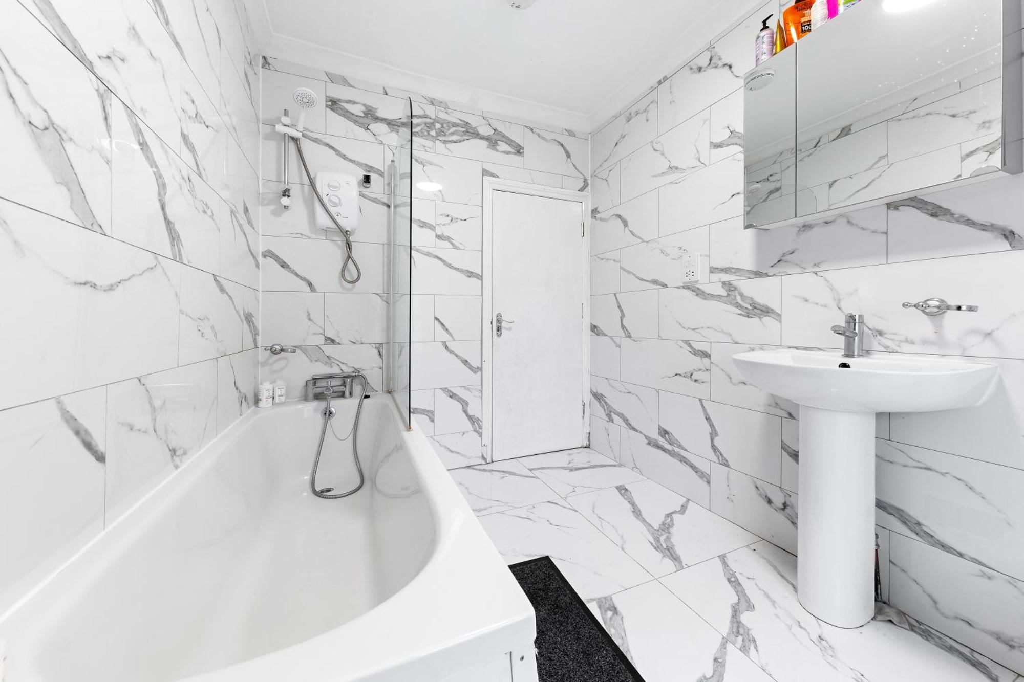 Habitación en casa particular Charming 3br Near Tube - Walk To Cafes, Lloyd Park - Copeland 3br Combo Londres